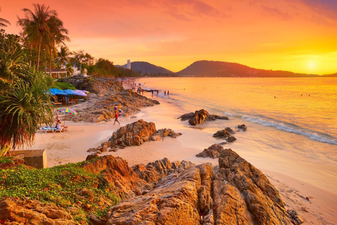 Porterhouse Beach Hotel Patong Eksteriør billede