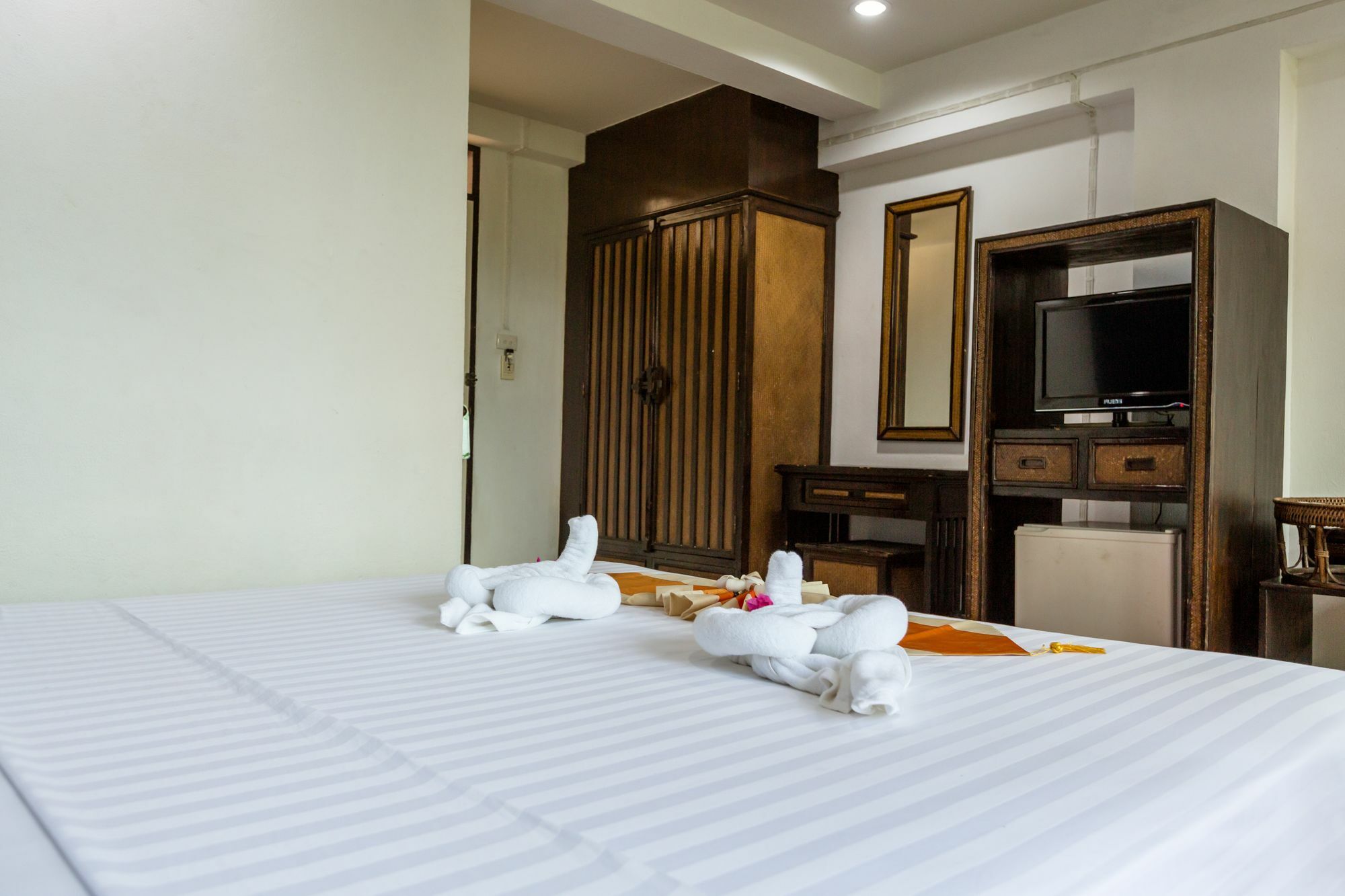 Porterhouse Beach Hotel Patong Eksteriør billede