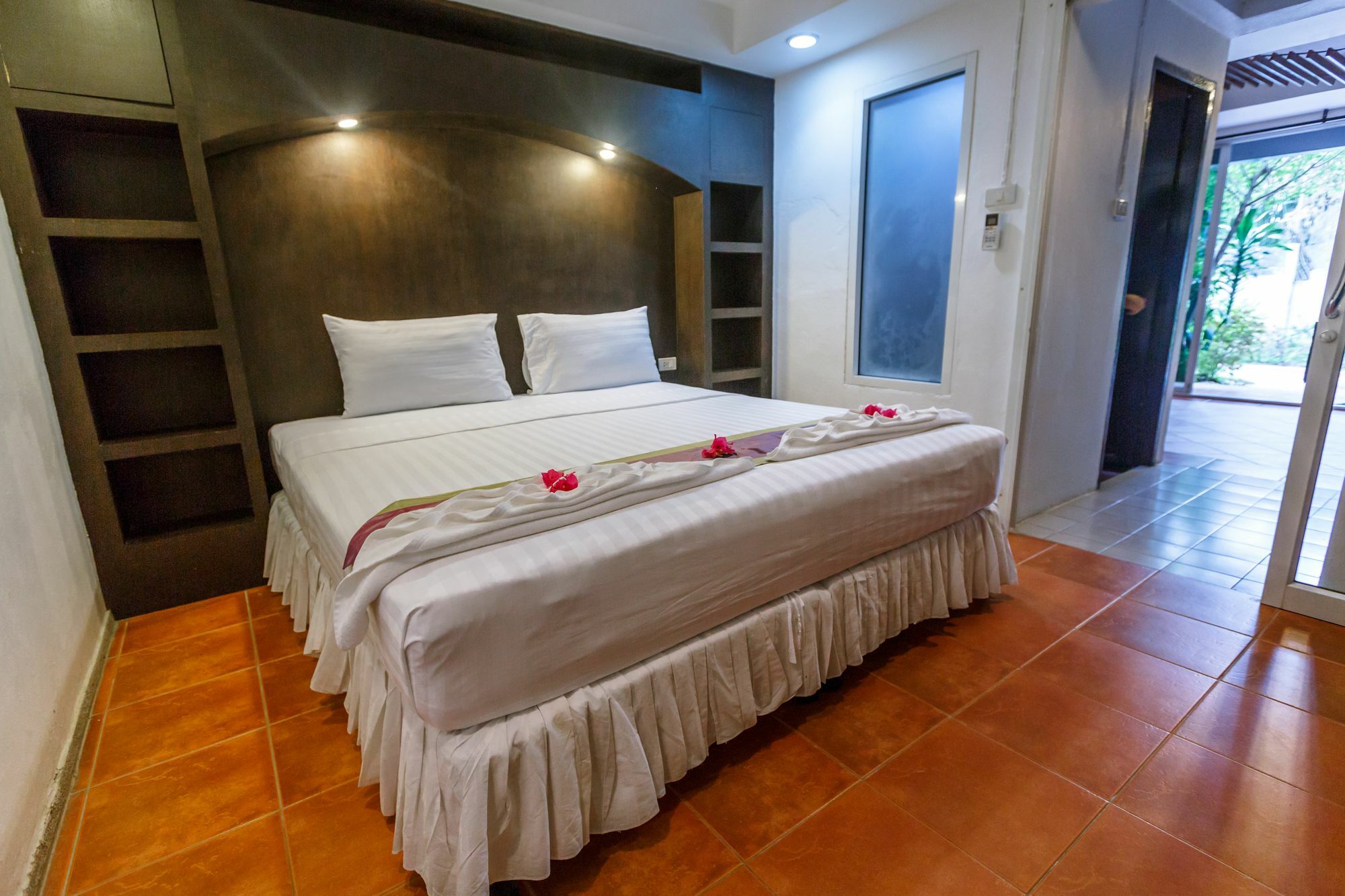 Porterhouse Beach Hotel Patong Eksteriør billede
