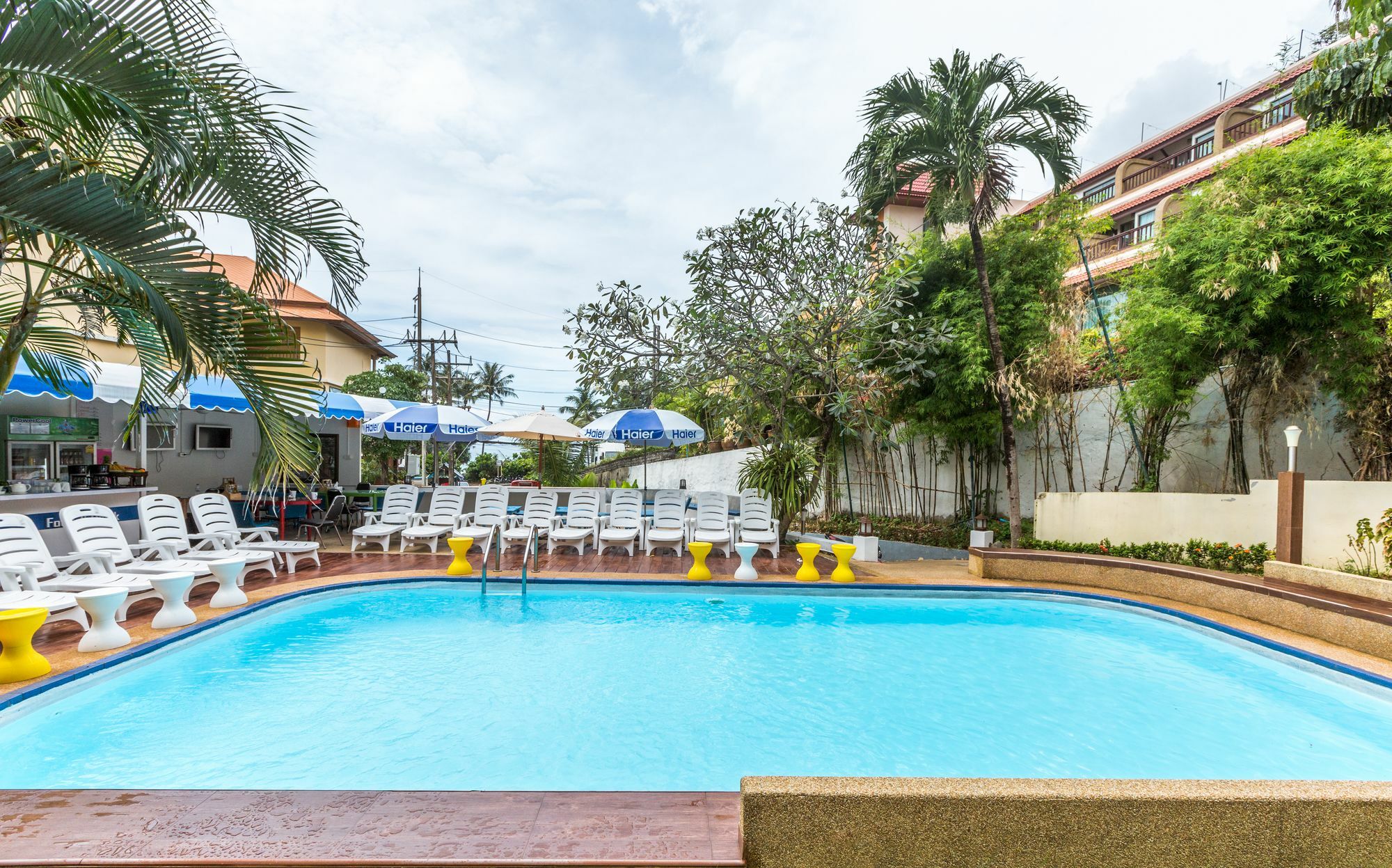 Porterhouse Beach Hotel Patong Eksteriør billede