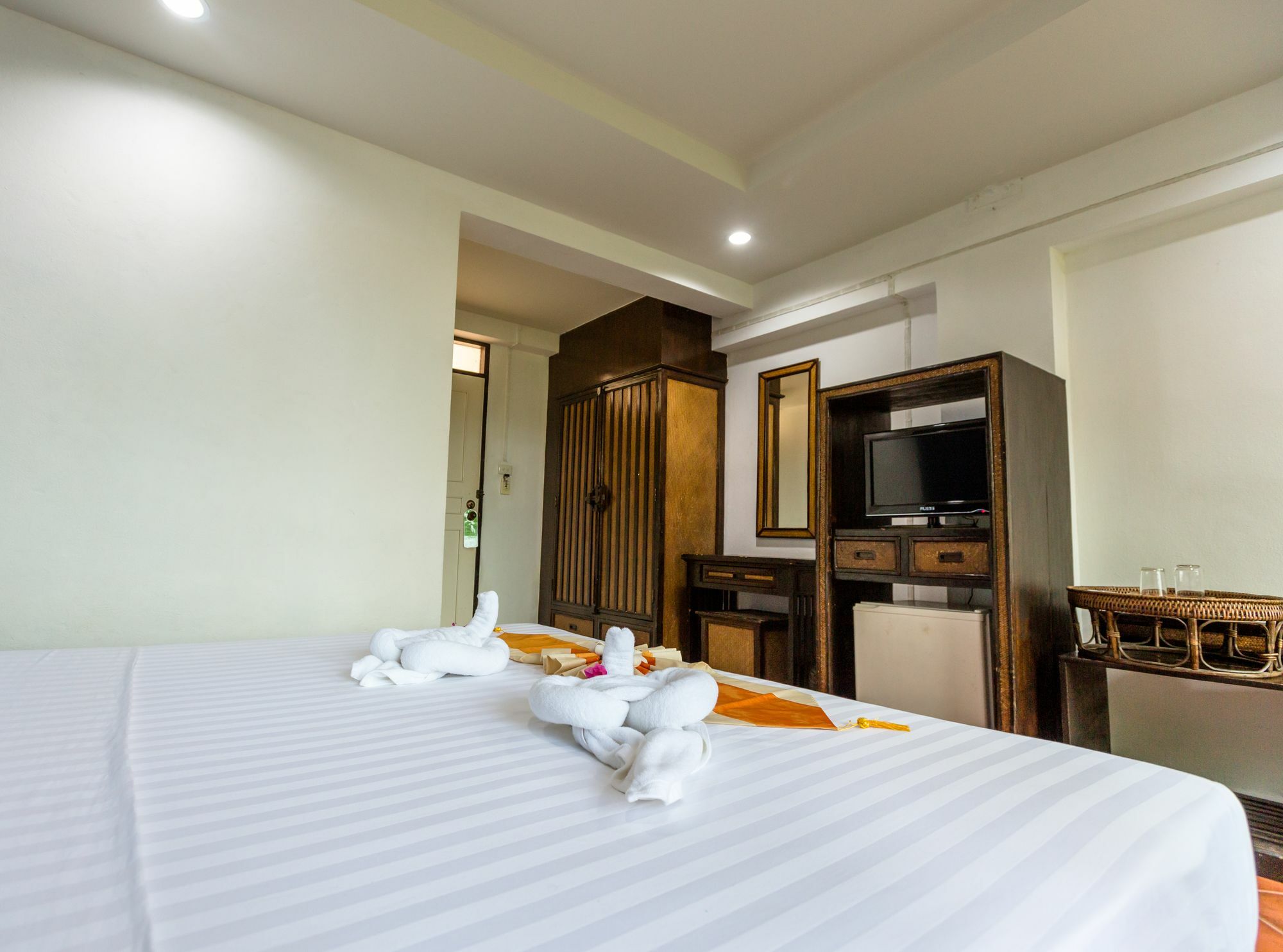 Porterhouse Beach Hotel Patong Eksteriør billede