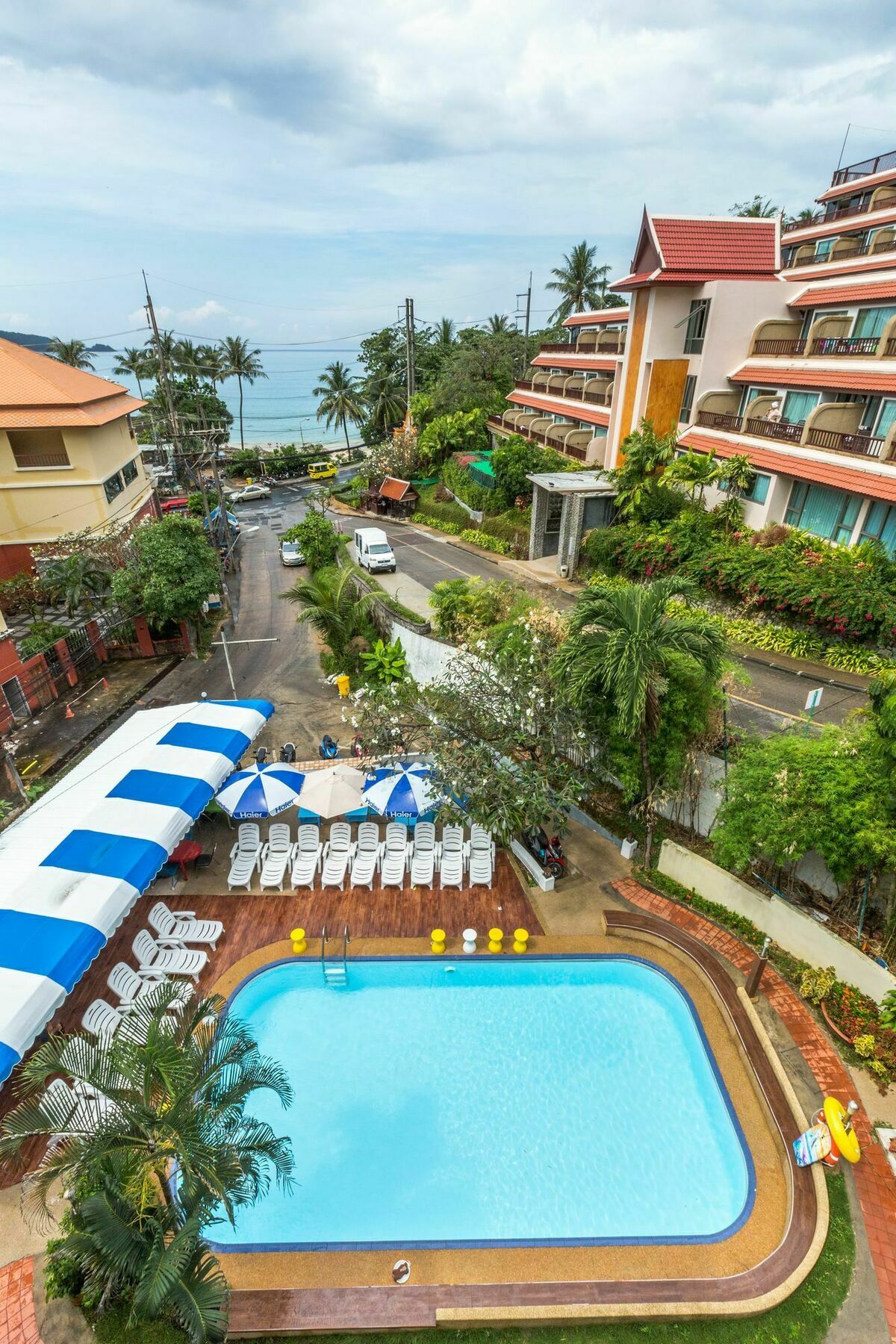 Porterhouse Beach Hotel Patong Eksteriør billede